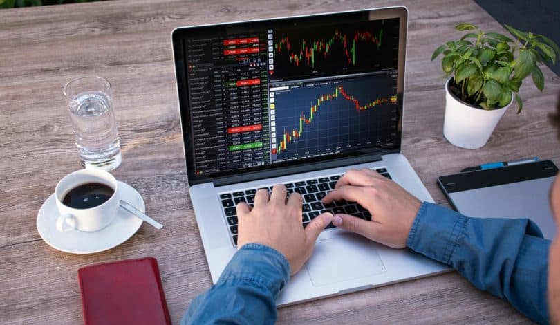 Real-Time Analysis of Bitcoin Price Live Chart for Informed Trading Decisions